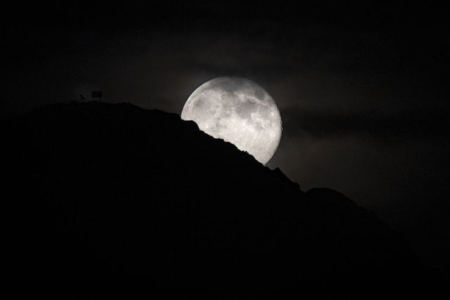 Moon Rise, Signal Hill