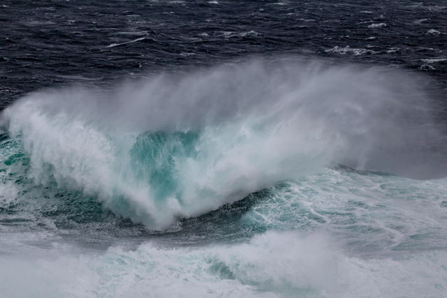 Breaking wave