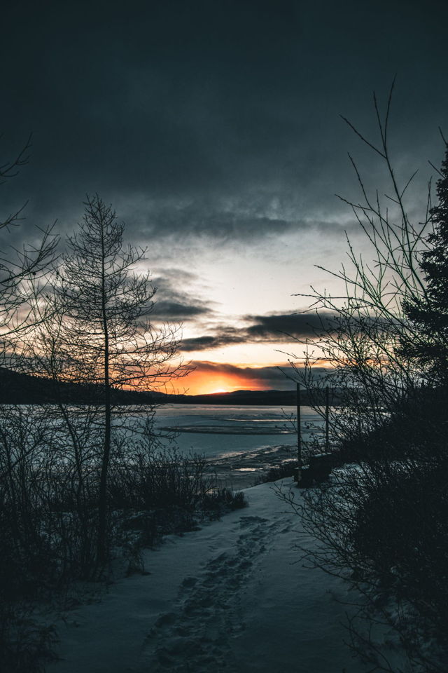 Sunset glow at Harrie Lake